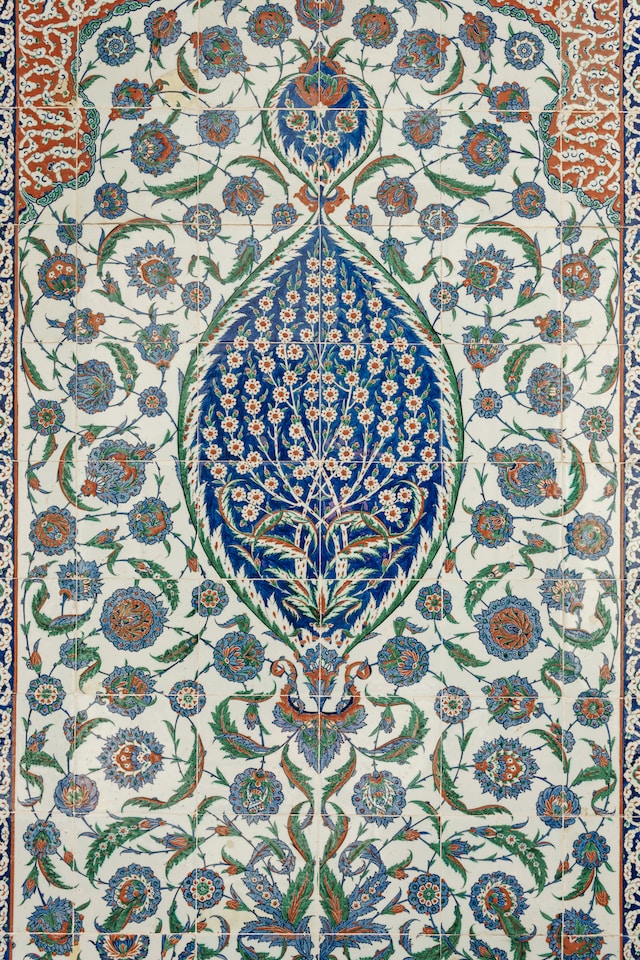 Discussion of the vibrant colors and patterns commonly found in southwestern bath area rugs