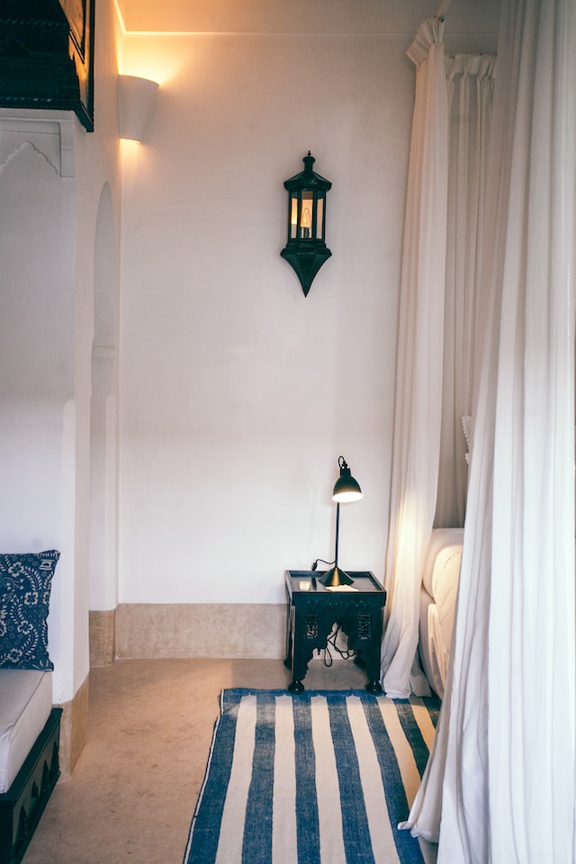 Benefits of using sculpted southwestern bath area rugs in your bathroom